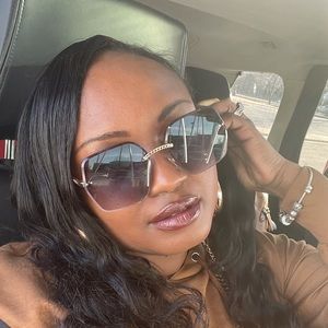 Meet your Posher, Sharita